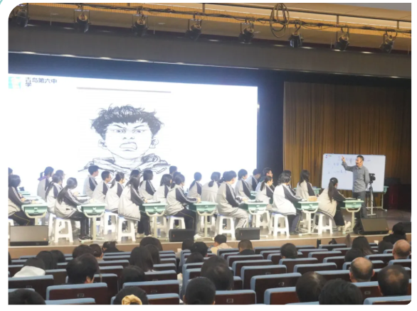 D:\美术的公众账号文章上传学校网站\2025\2025年4月10日【以研促教，向美而行】深耕课堂实践，共绘美育新图景——青岛市初高中美术教研活动在六中圆满举办\2.png